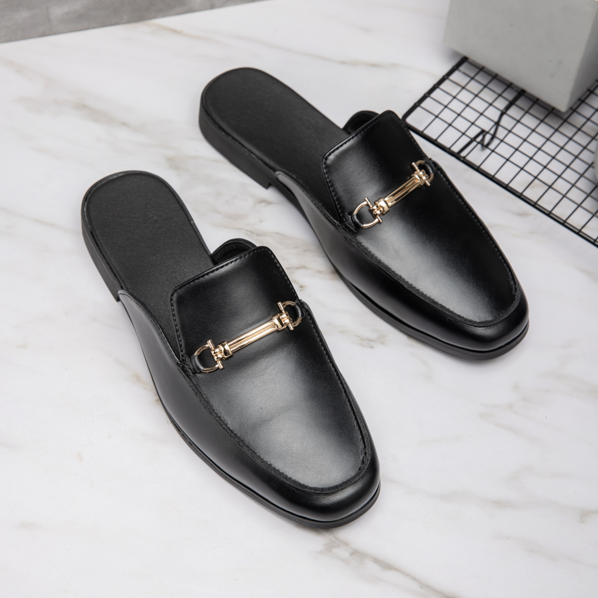 カジュアルミュールメンズレザーローファー金属装飾ソリッドカラ - Mens Fashion Mullet のレビューと価格