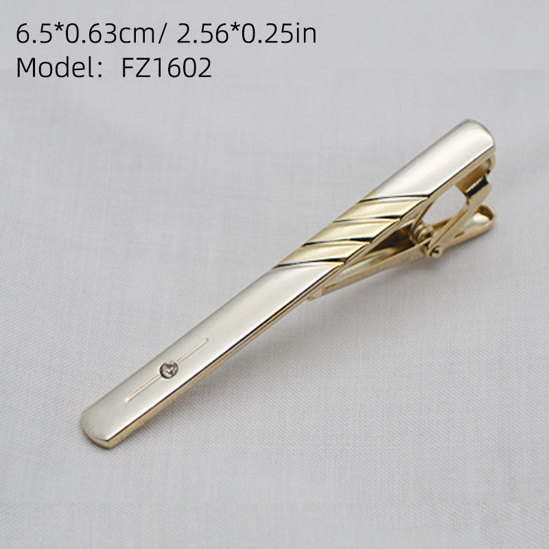 ラインストーン付きのゴールドとシルバーのメンズタイクリップ1 - Men'S Fashion Accessories のレビューと価格